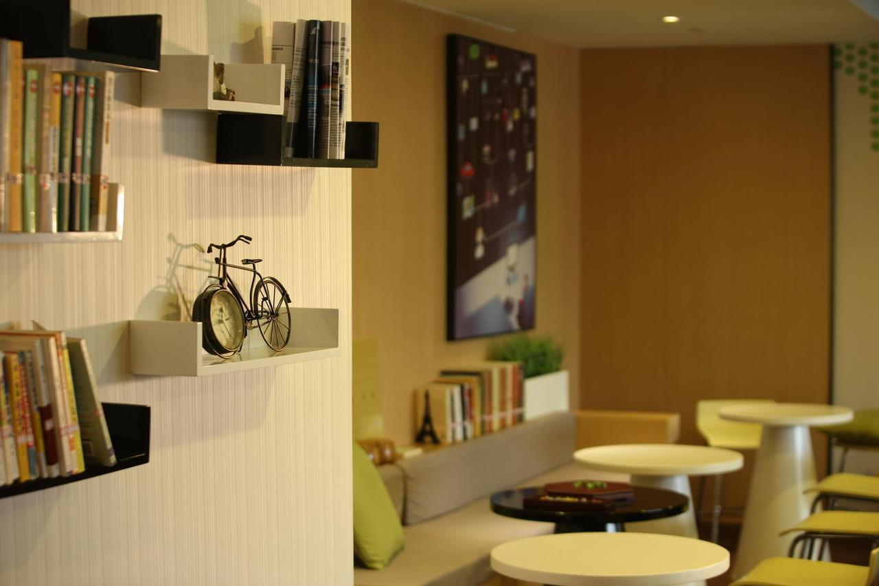 Iu Hotel Shanghai Dongchuan Road Metro Station Exterior foto