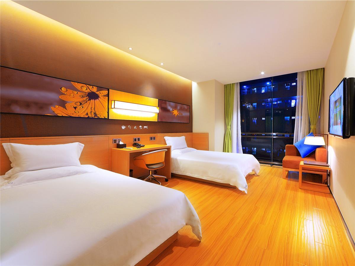 Iu Hotel Shanghai Dongchuan Road Metro Station Exterior foto